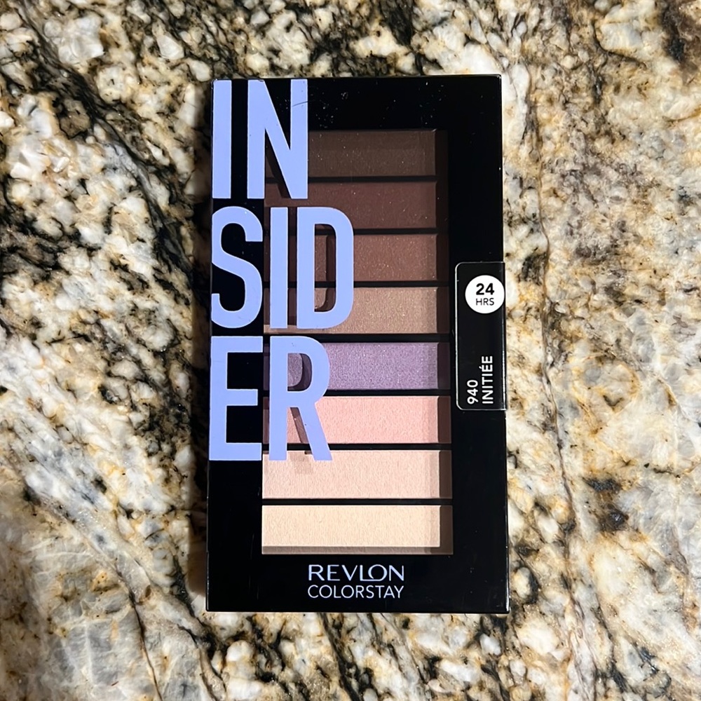 Revlon colorstay looks book palette